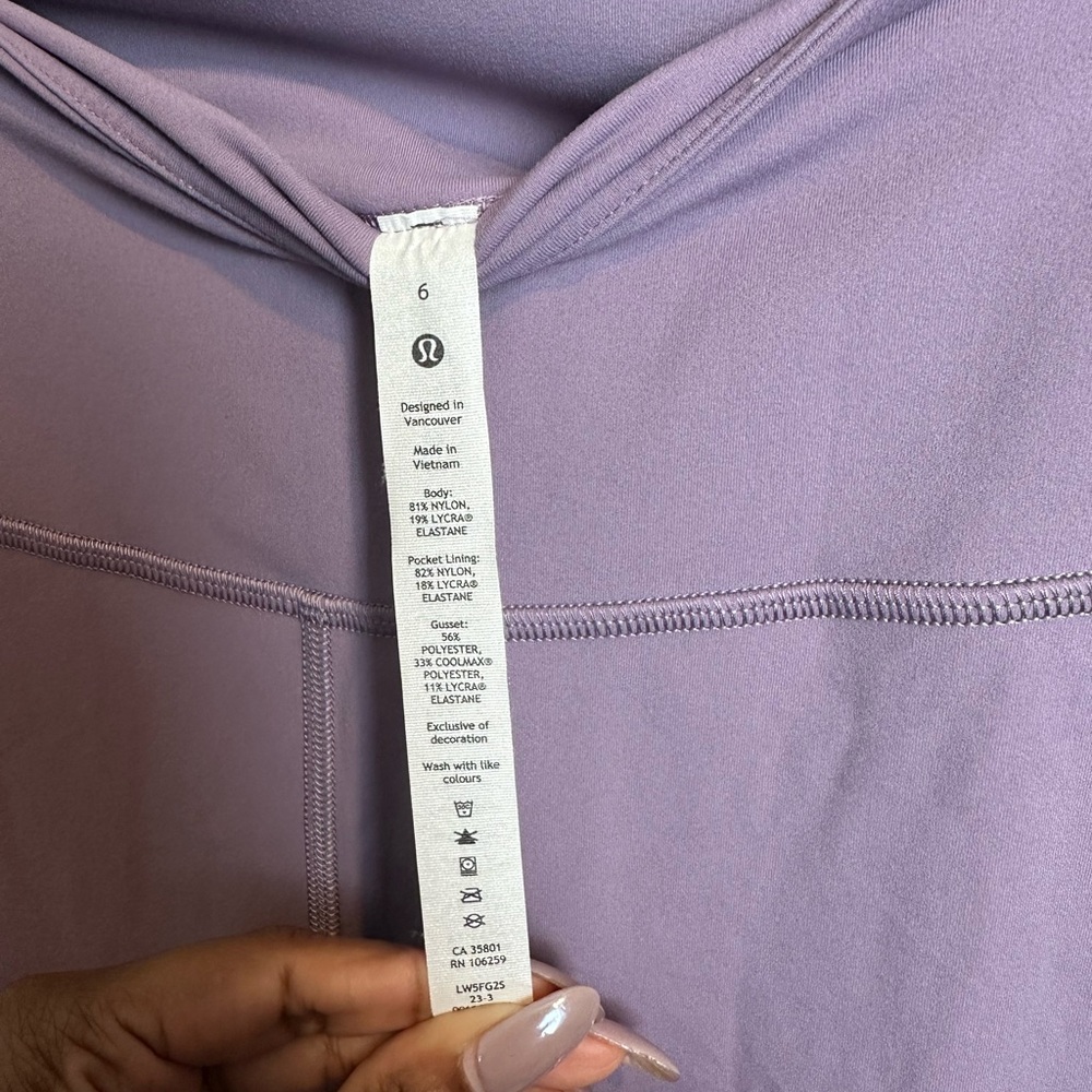 LULULEMON Groove Nulu Super-High-Rise Flared Pant
Regular SIZE 6 square dot - Picture 8 of 10